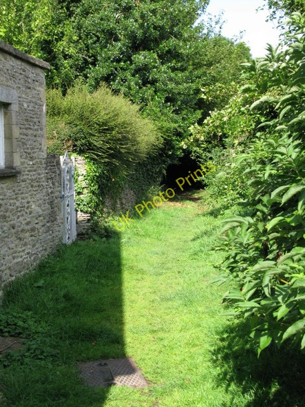 Photo 6"x4" Looking W along footpath from The Street Hullavington c2009
