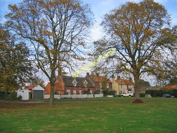 Photo 6"x4" Stokesby village green Stokesby c2009