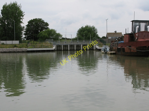 Photo 6"x4" Sluice gate on Stonar Cut Richborough Port c2009
