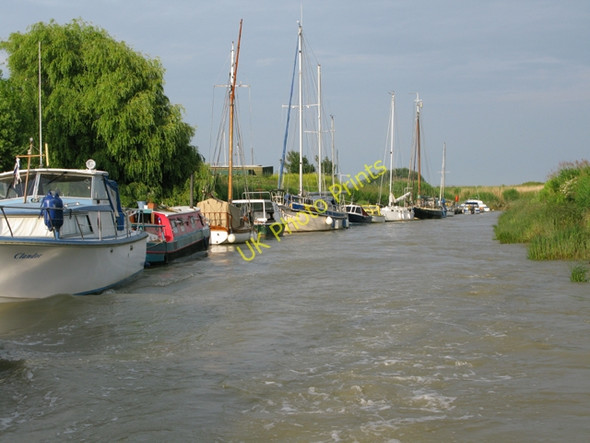 Photo 6"x4" Boats moored along the bank of the River Stour Sandwich c2009