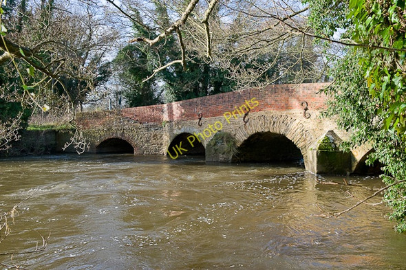 Photo 6"x4" Somerset Bridge on River Wey Peper Harow c2009