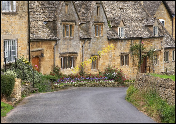 Photo 6"x4" Stone Cottages beside the Churchyard Snowshill c2007