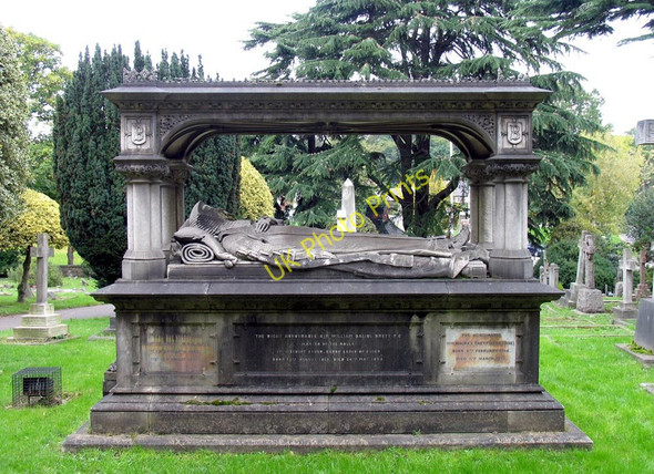 Photo 6"x4" Christ Church, Esher, Surrey - Churchyard monument Esher c2005 P1