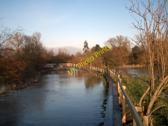 Photo 6"x4" Raised Walkway Brookhampton\/SU6098 c2010