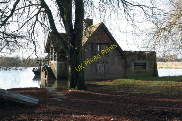 Photo 6"x4" Floods round the boathouse Wallingford c2010