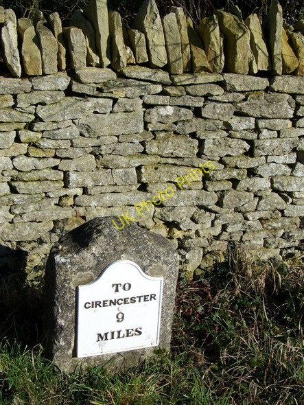 Photo 6"x4" Milestone, Akeman Street Netherton\/SP1504 c2010