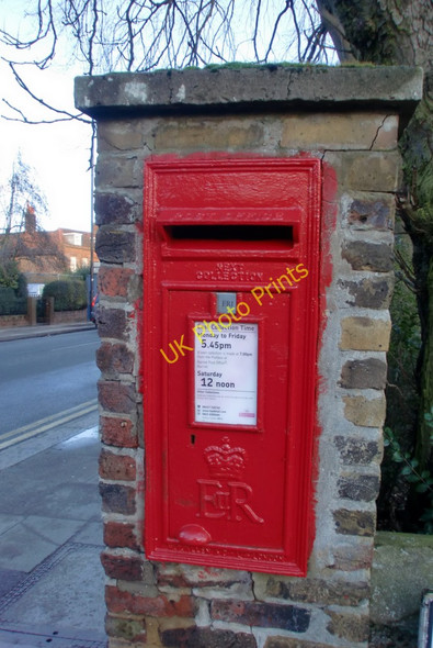 Photo 6"x4" Elizabeth II Postbox, Manor Road, Barnet Barnet c2010