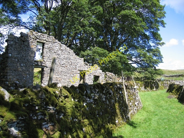Photo 6"x4" The old house at Thorns and the Ribble Way Ribble Head\/SD7779 c2007