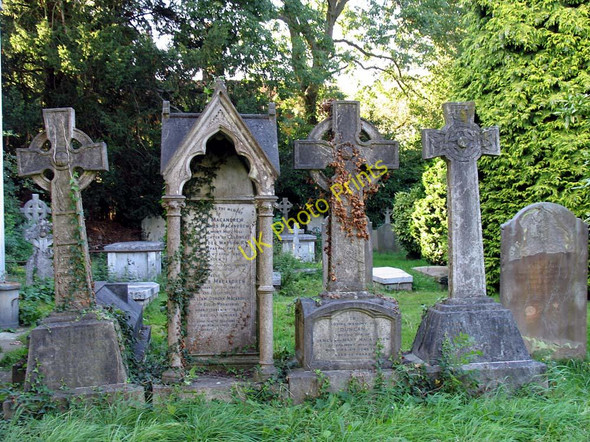 Photo 6"x4" St Paul, The Ridgeway, Mill Hill - Churchyard Mill Hill\/TQ2292 c2004 P1