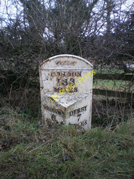 Photo 6"x4" The Windley milepost - detail Windley c2010