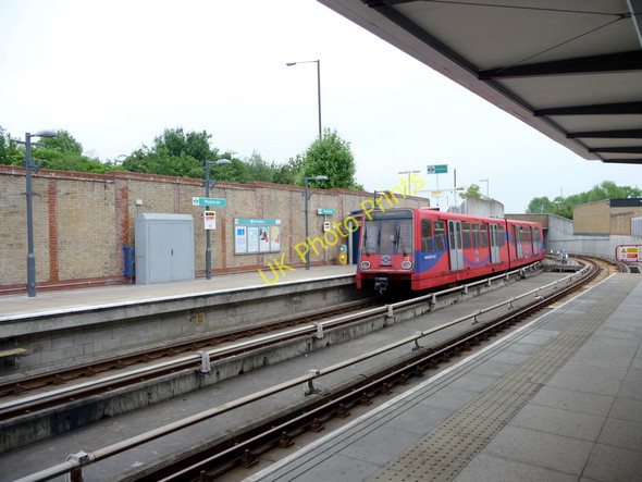 Photo 6"x4" Docklands Light Railway, Mudchute Station Deptford\/TQ3677 c2009 P1