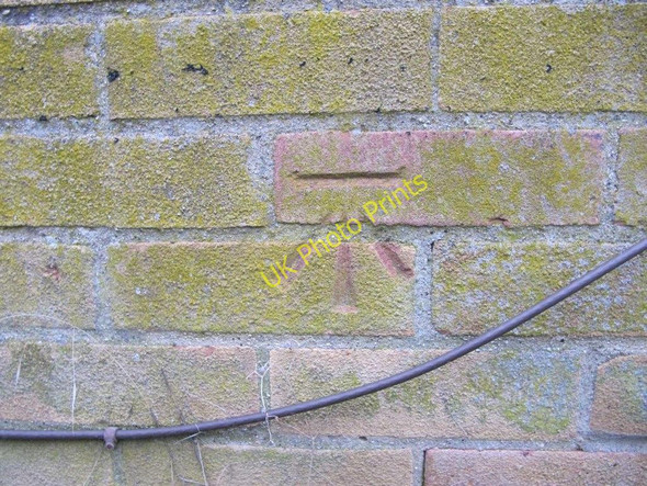 Photo 6"x4" Honey Lane Bench Mark Cholsey c2010