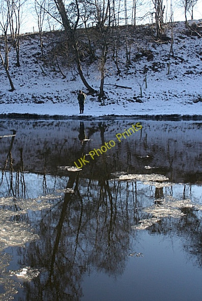 Photo 6"x4" Angler on the River Deveron Marnoch c2010