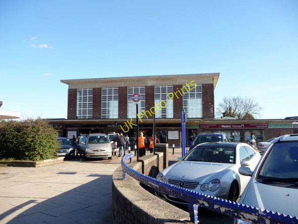Photo 6"x4" Oakwood Station, London N14 Southgate\/TQ3094 c2010