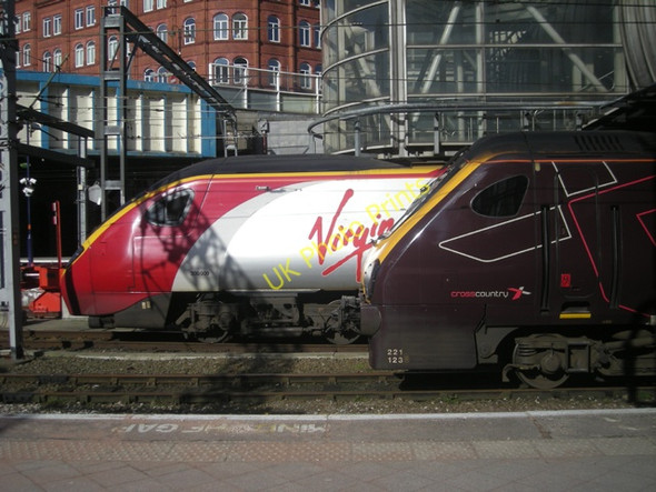 Photo 6"x4" Pendolino & Voyager at New Street Station Lee Bank c2010
