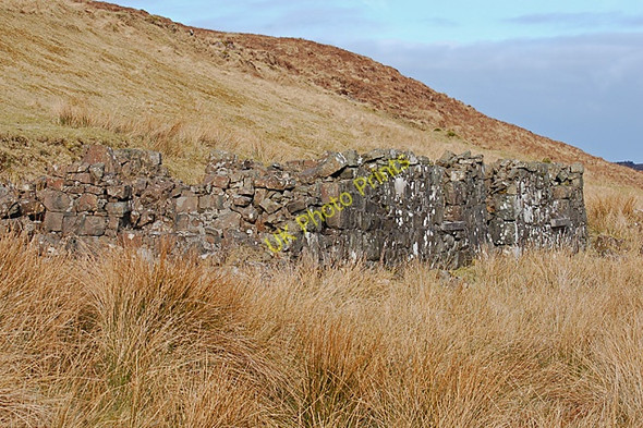 Photo 6"x4" Ruined longhouse below Cnoc a' Sga Ardroag c2010