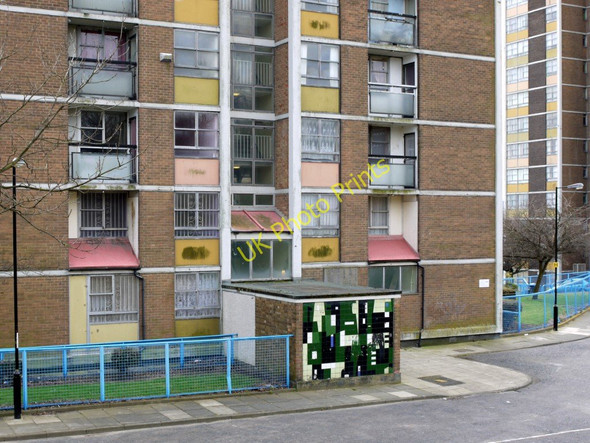 Photo 6"x4" Cruddas Park tower block (detail) Newcastle upon Tyne c2010