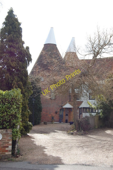 Photo 6"x4" Oasts at Benedict House Horns Cross\/TQ8222 c2010