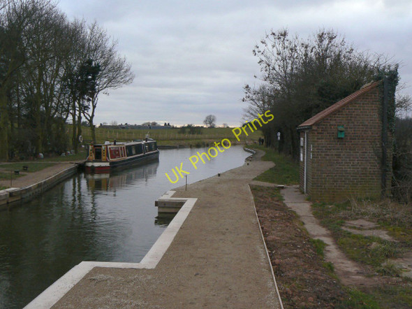 Photo 6"x4" Snarestone terminal basin, Ashby Canal Snarestone c2010
