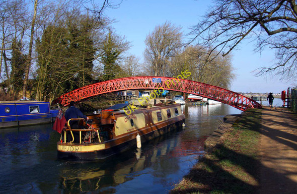 Photo 6"x4" A barge going under Rainbow Bridge Oxford\/SP5106 c2010