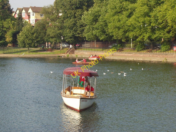 Photo 6"x4" Lake and Motor Launch Roath Park c2003
