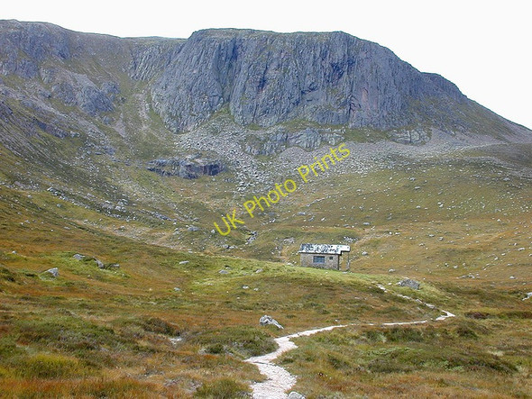 Photo 6"x4" Approaching the Hutchison Memorial Hut Sg\u00f9rr an Lochan Uaine c2002