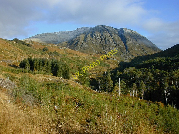 Photo 6"x4" View towards Sg\u00c3\u00b9rr nan Ceannaichean Craig\/NH0349 c2002