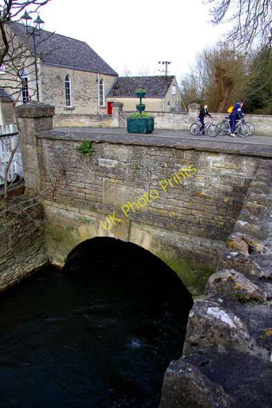 Photo 6"x4" The Town Bridge over the Thames Cricklade c2010
