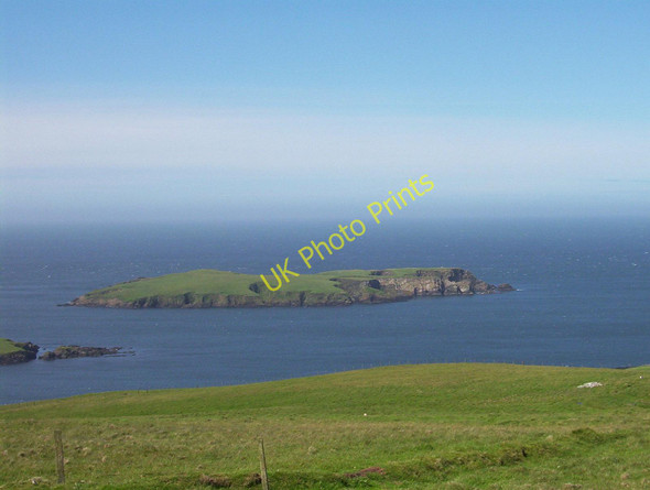 Photo 6"x4" Colsay seen from Ward of Scousburgh Vanlop c2005