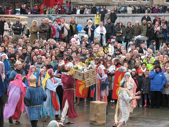 Photo 6"x4" Trafalgar Square passion play: releasing doves London c2010