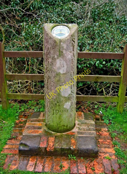 Photo 6"x4" Staffordshire & Worcestershire Canal boundary stone Caunsall c2010