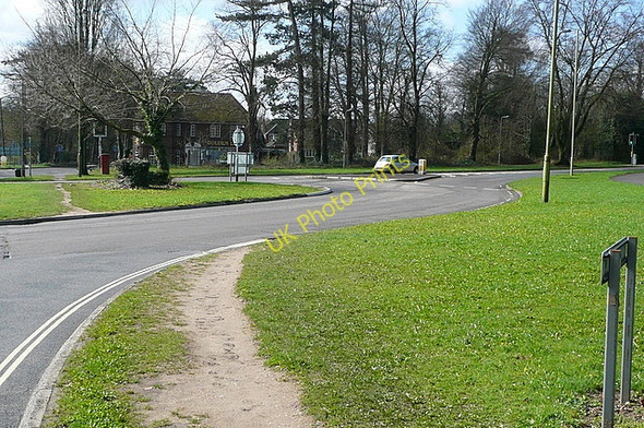 Photo 6"x4" Golden Lion roundabout Basingstoke c2010