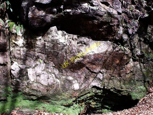 Photo 6"x4" The Covenanter's Cave, Garrel Glen Kilsyth c2010