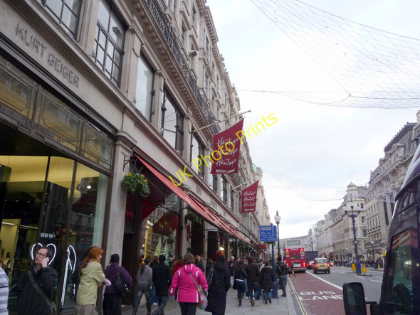 Photo 6"x4" Hamleys, Regent Street, London W1 Westminster c2009