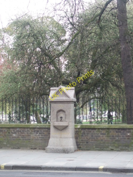 Photo 6"x4" A disused drinking water fountain Paddington\/TQ2681 c2010