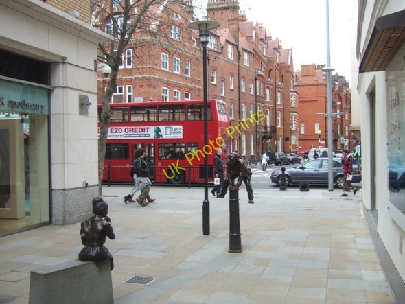 Photo 6"x4" Allister Bowrell's sculpture Westminster c2010