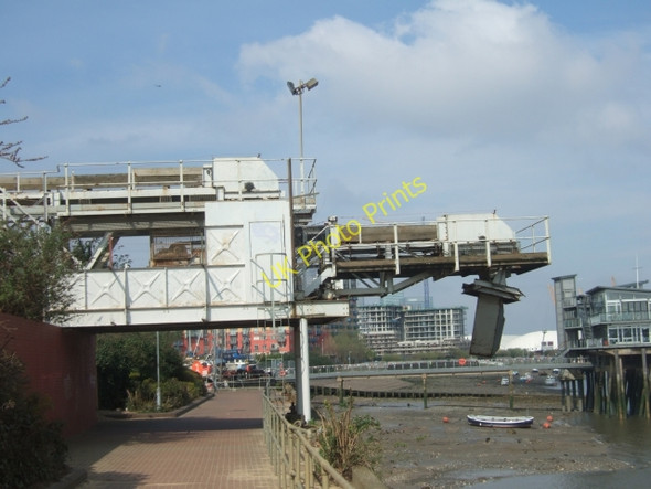 Photo 6"x4" The Thames Path at Angerstein's Wharf Greenwich\/TQ3977 c2010
