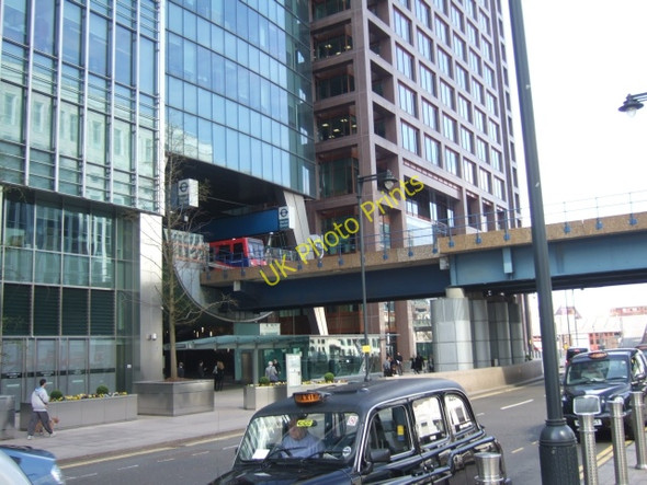 Photo 6"x4" Heron Quays DLR station Poplar\/TQ3780 c2010