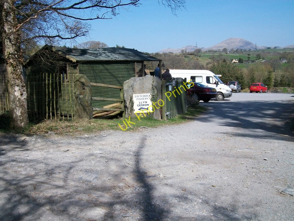 Photo 6"x4" The entrance to Pysgodfa Eisteddfa Fisheries' Llyn Cedron Criccieth c2010