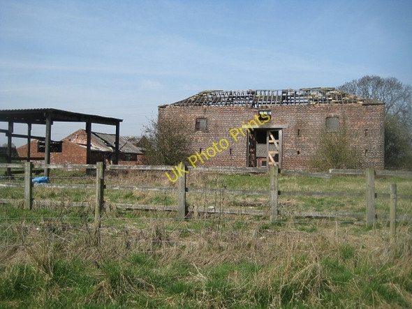 Photo 6"x4" Old Park Farm barn Wakefield\/SE3320 c2010