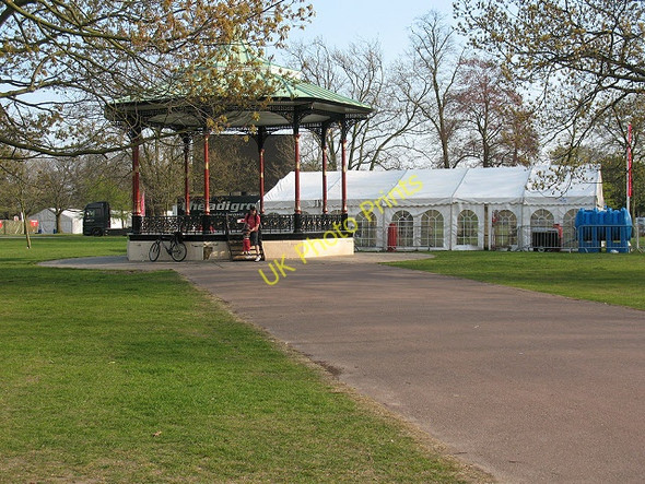 Photo 6"x4" Preparing for the London Marathon (5) Greenwich\/TQ3977 c2010