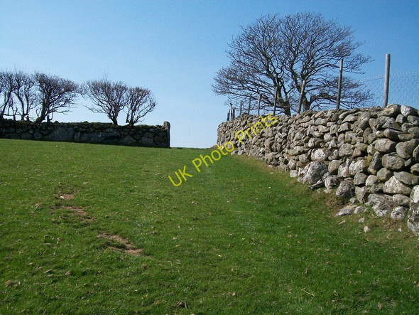 Photo 6"x4" Adwy ar frig y bryn\/ Gap on the crest of the hill Golan c2010