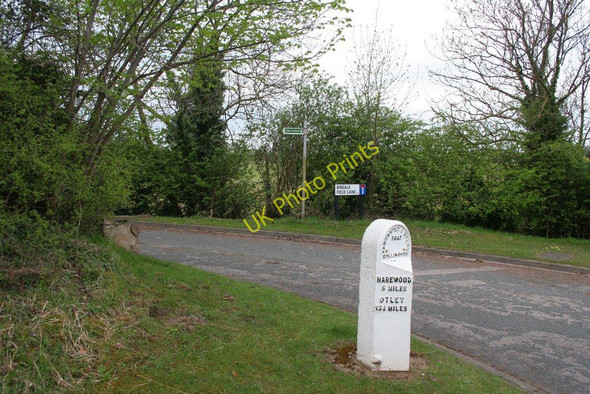Photo 6"x4" Milestone, Wattle Syke Collingham\/SE3845 c2010