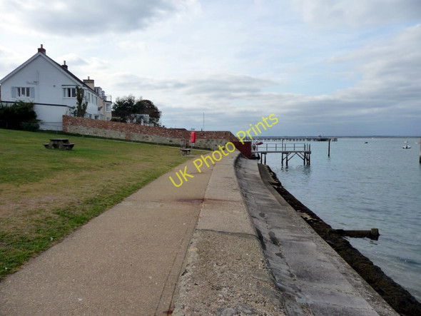 Photo 6"x4" The Common looking towards the Pier, Yarmouth, Isle of Wight Yarmouth c2009