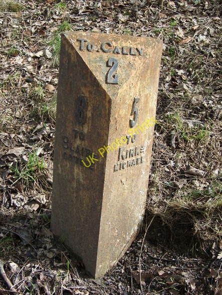 Photo 6"x4" Milepost near Ballintuim Ballintuim\/NO1054 c2010