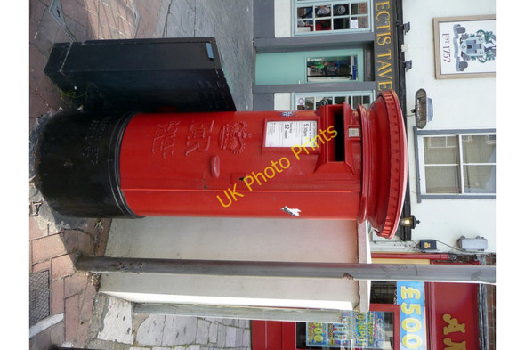 Photo 6"x4" Queen Elizabeth II Pillar Box, Cowes, Isle of Wight Cowes c2009