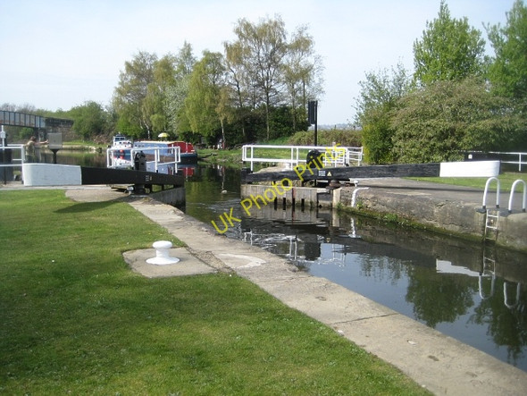 Photo 6"x4" Birkwood lock, gates opening Bottom Boat c2010