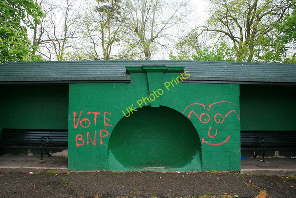 Photo 6"x4" Shelter in West Park Long Eaton c2010