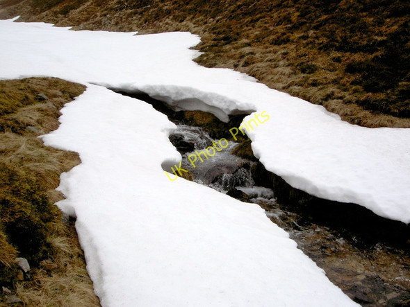 Photo 6"x4" Burn near Tom an Lochain Fheuraich Tom an Lochain Fheur\u00e0ich c2010