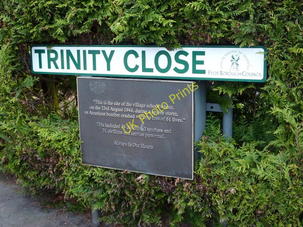 Photo 6"x4" Memorial plaque, Freckleton Freckleton c2010
